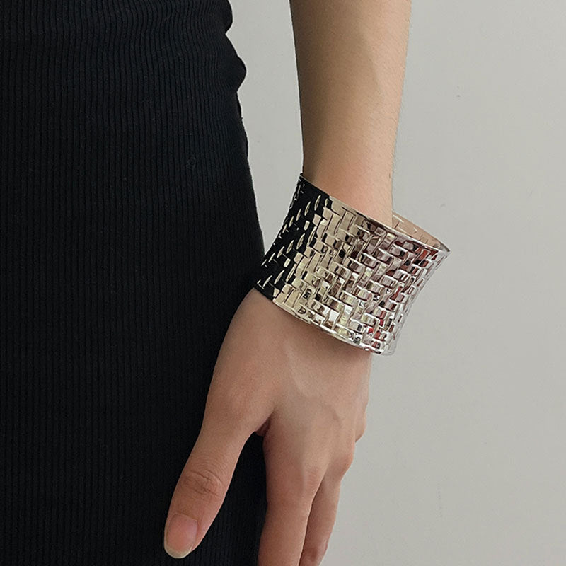 Wholesale Retro metal braided wide version self-discipline bracelet female advanced design photosensitive arc open bracelet